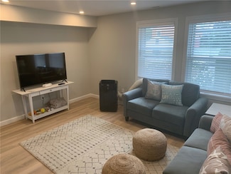 33 Van Zandt Ave Unit 1, Newport, RI 02840