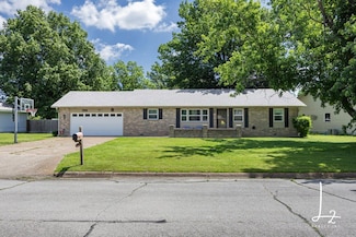 705 Cherokee Ave, Parsons, KS 67357