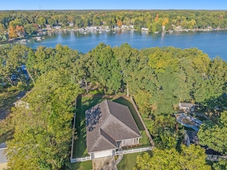 7811 N 39th St, Augusta, MI 49012