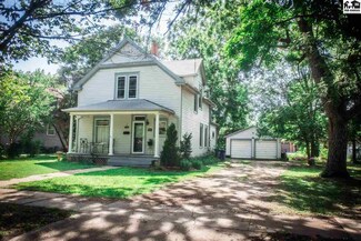 127 N 1st St, Lindsborg, KS 67456