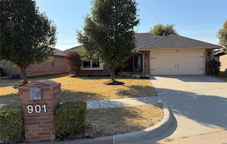 901 Redwood Creek Dr, Yukon, OK 73099