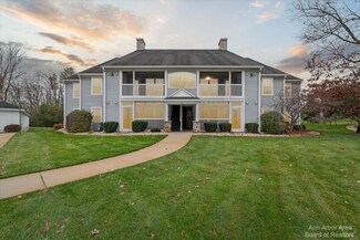 904 Oak Brook Dr Unit 126, Jackson, MI 49203