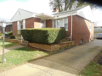 2517 S 4th Ave, Riverside, IL 60546