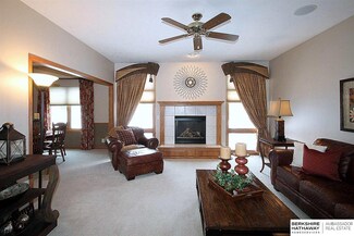 8523 S 99th Cir, La Vista, NE 68128