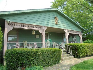 550 E Oak St, Parker City, IN 47368