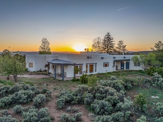 206 Hondo Seco Rd, Arroyo Seco, NM 87514