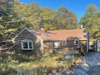 48 Grove St, Plympton, MA 02367