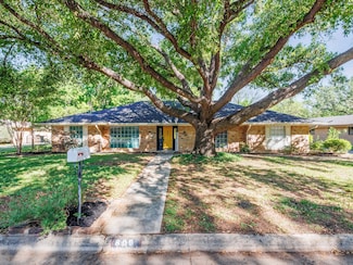 809 Brook Hollow St, Brownwood, TX 76801