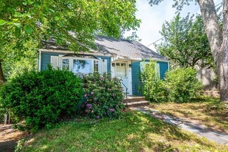 67 Billings St, West Roxbury, MA 02132