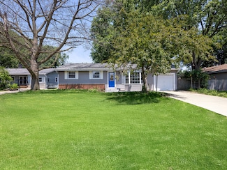 261 Arrowhead Trail, Carol Stream, IL 60188