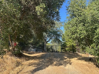 40089 John Rd W, Oakhurst, CA 93644