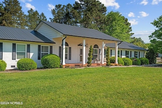 138 W Shenandoah Rd, Seven Lakes, NC 27376