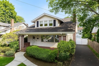 477 Archer St, Freeport, NY 11520