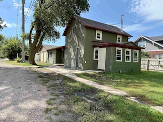 221 E 2nd St, Minden, NE 68959