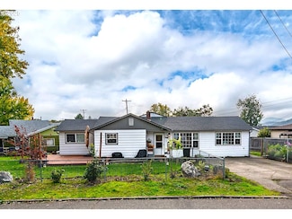 663 NE Knoll Ave, Roseburg, OR 97470