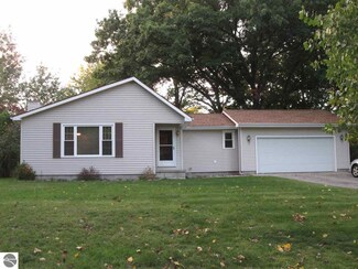 1120 Queensway Dr, Weidman, MI 48893