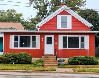768 Walnut Ave, Elgin, IL 60123