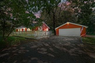 23 Johnson Ln, Millbrook, NY 12545