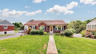 1716 Merritt Dr, Clarksville, TN 37043