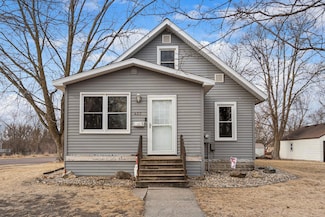 422 8th St SE, Waseca, MN 56093