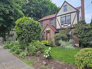 419 Pond St, Jamaica Plain, MA 02130