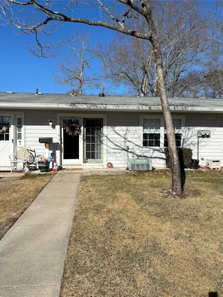 116 Exmore Ct Unit B, Ridge, NY 11961