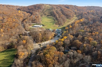 12 Breakneck Rd, Vernon, NJ 07462
