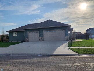 1511 42nd Ave S, Moorhead, MN 56560