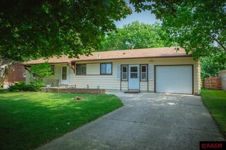 115 10th St SE, Wells, MN 56097