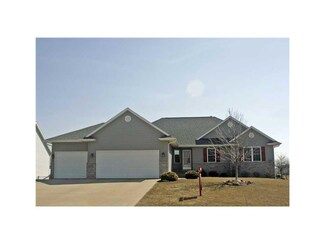 310 Landau St, Robins, IA 52328