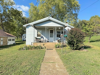 210 E Ava Ave, Ava, MO 65608