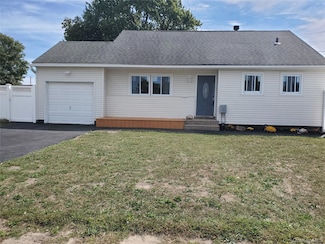 31 W Marine Ave, Lindenhurst, NY 11757