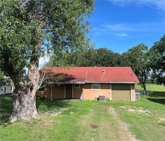 140 Lakeview Dr, Lake City, TX 78368
