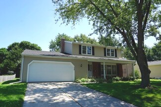 324 S River Rd, Naperville, IL 60540