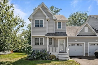32 Seafare Ln, Portsmouth, RI 02871