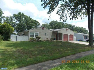34 Gamewood Rd, Levittown, PA 19057