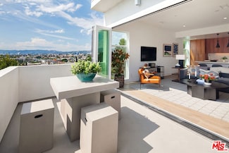 855 1/2 Hyperion Ave, Los Angeles, CA 90029