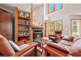 1818 Hunter Hill Rd, Hudson, WI 54016