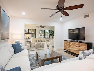 1100 9th St S Unit 202, Naples, FL 34102