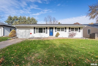 60 Parklane Cir, Bettendorf, IA 52722