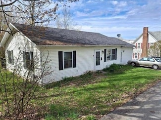 29 Cross St, Newport, VT 05855