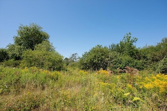 78 Old County Rd, Rockland, ME 04841