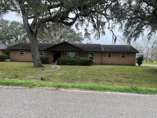 1107 Hallie St, Sweeny, TX 77480