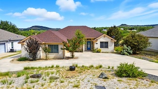 448 Shayla Ln, Canyon Lake, TX 78133