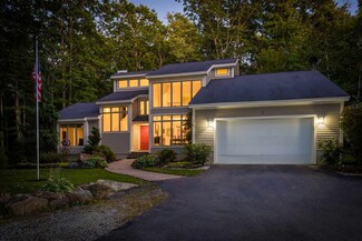 2 Wander Hill Rd, Cape Neddick, ME 03902