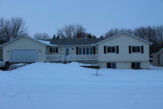 420 9th St E, Hector, MN 55342