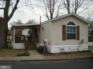 6 South Dr, Hightstown, NJ 08520