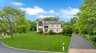 4 Bridle Ct, Northport, NY 11768