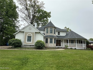 5330 Willow Ln, Sheffield Lake, OH 44054