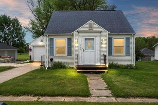 201 South St, Urbana, IA 52345